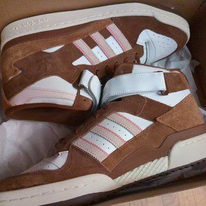 New in box Adidas forum mid height sneaker